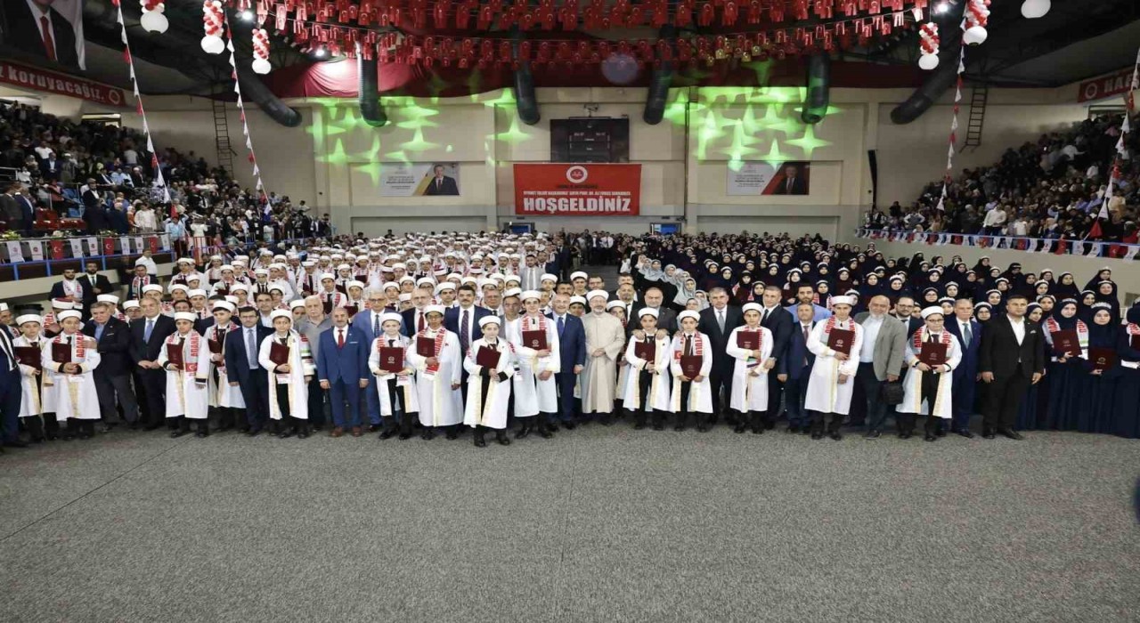 Diyanet İşleri Başkanı Erbaşın katılımıyla 475 gence icazet belgesi verildi
