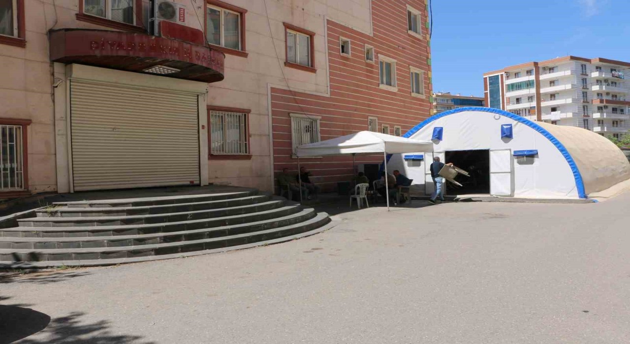 Diyarbakırda 2019dan beri oturma eyleminde olan anneler, PKKdan evlatlarını istiyor