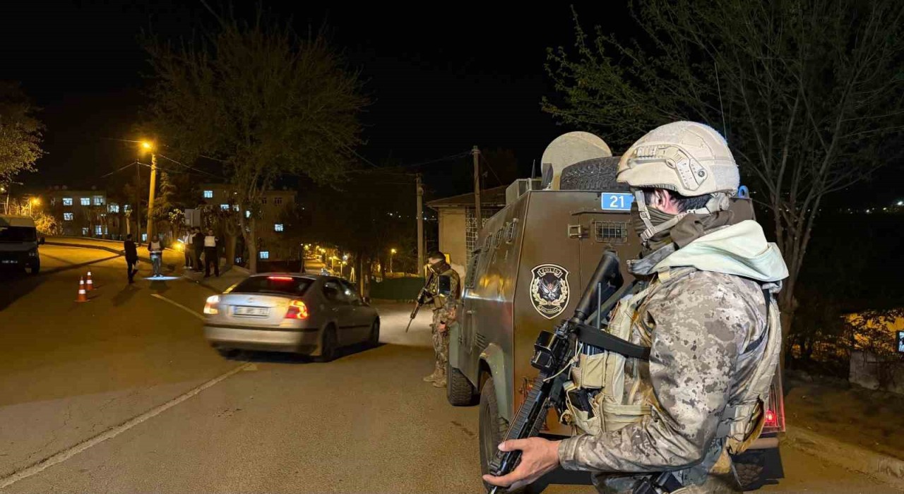 Diyarbakırda 300 polisle narko hançer uygulaması: 9 şüpheli hakkında işlem yapıldı