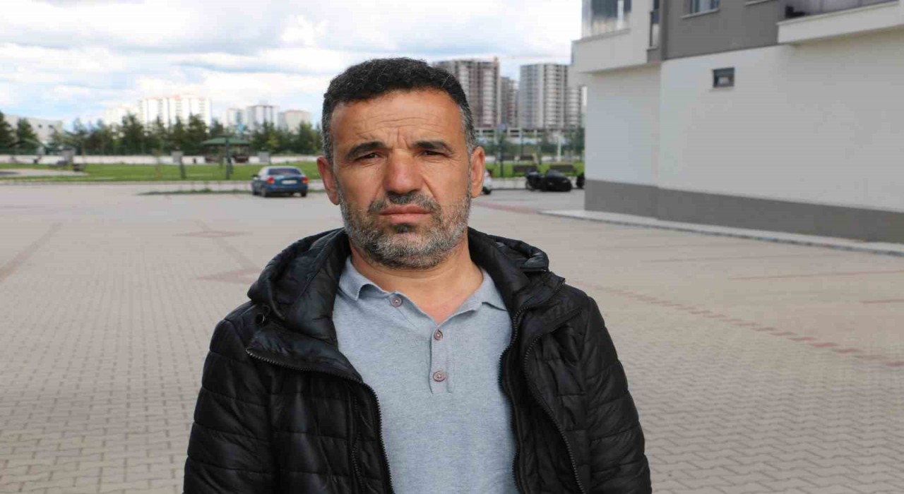 Diyarbakırda başıboş sokak köpeği saldırıları güvenlik kamerasında: 12 saldırgan köpek belediye tarafından toplatıldı