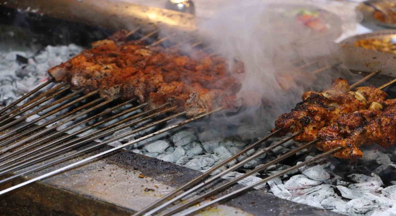 Diyarbakırda bayramda 50 ton tescilli ciğer kebabı tüketildi