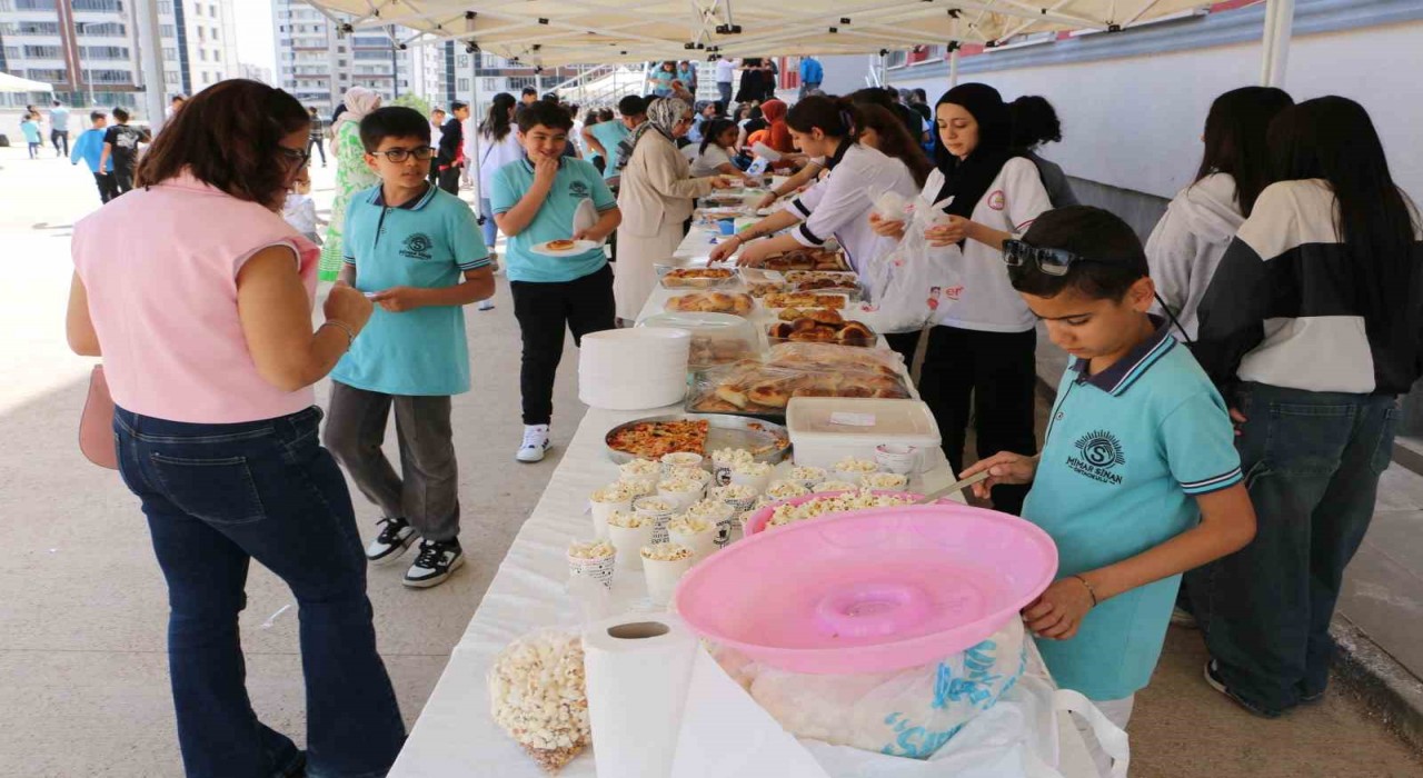 Diyarbakırda Filistinli çocuklara destek için yardım kampanyası düzenlendi