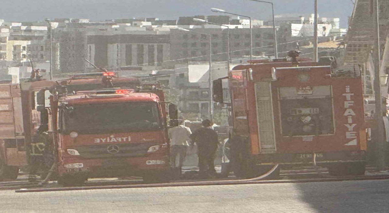 Diyarbakırda kozmetik fabrikasında yangın