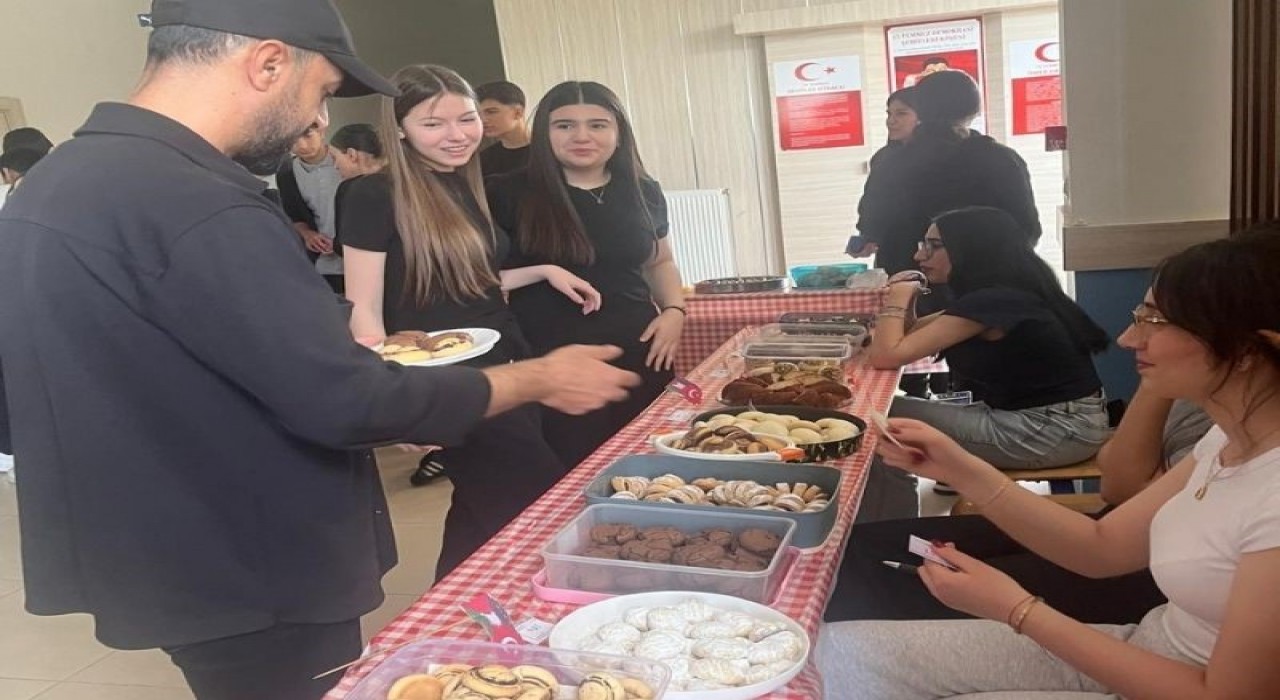 Diyarbakırda lise öğrencilerinden Gazzedeki çocuklara yardım eli