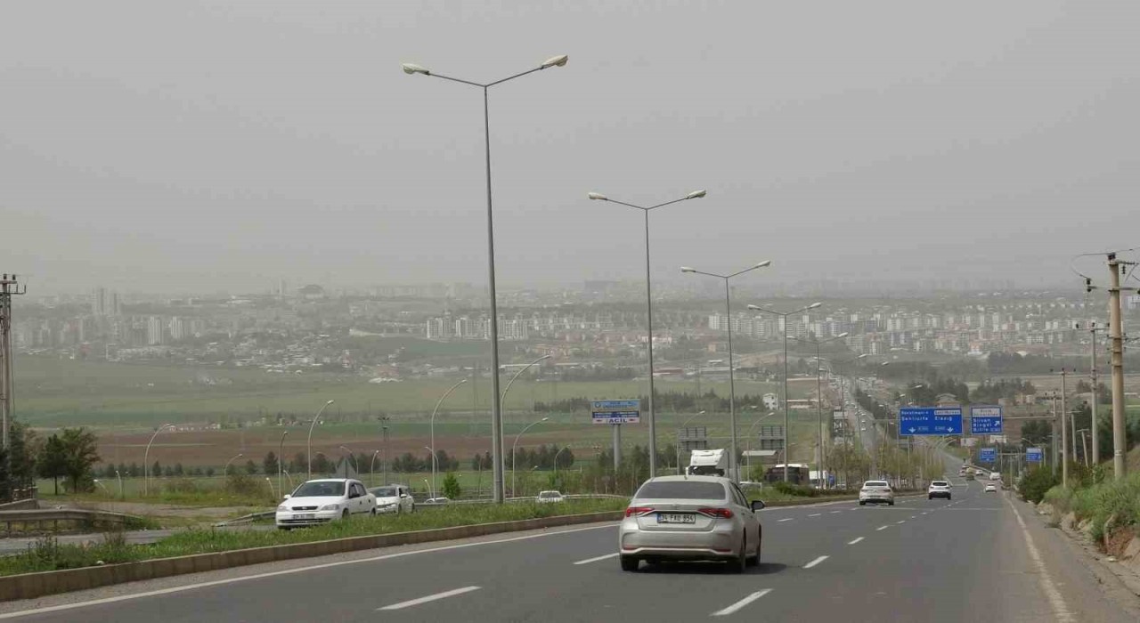 Diyarbakırda toz taşınımına karşı uzmanından uyarı: Solunum yolu hastalığı olan kişilerde ciddi semptomlara neden olabiliyor