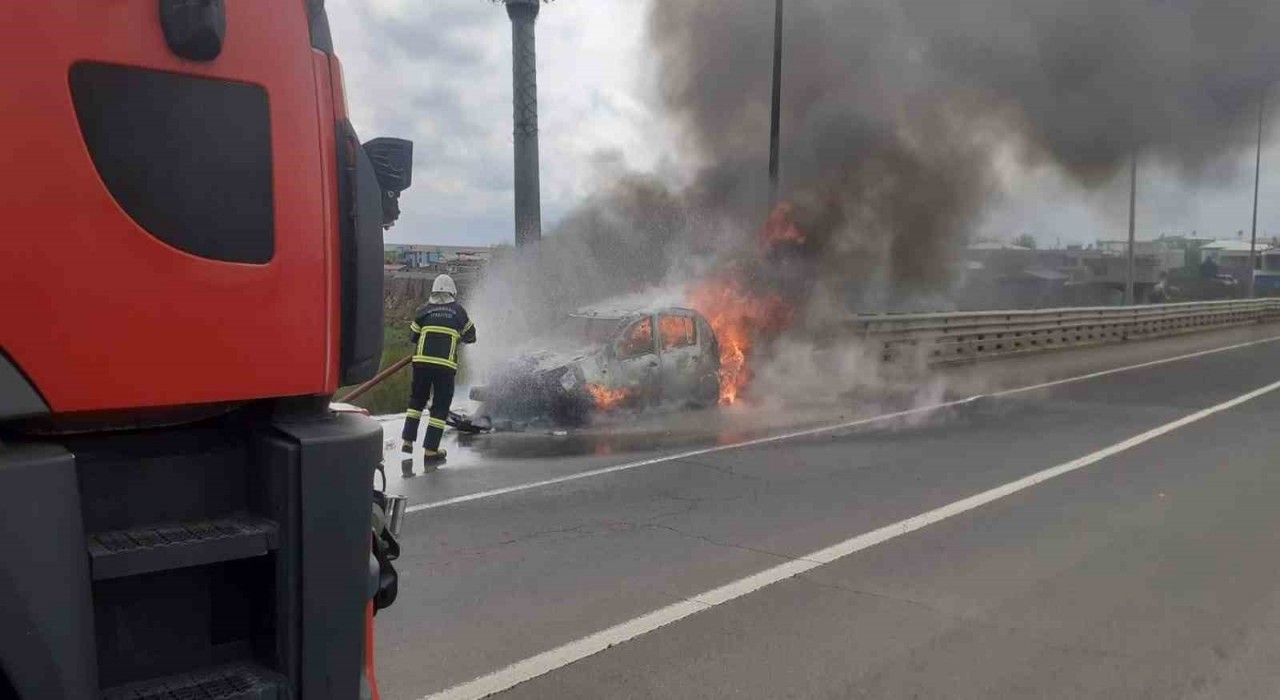 Diyarbakırda trafik kazası: Araçlardan biri alev aldı
