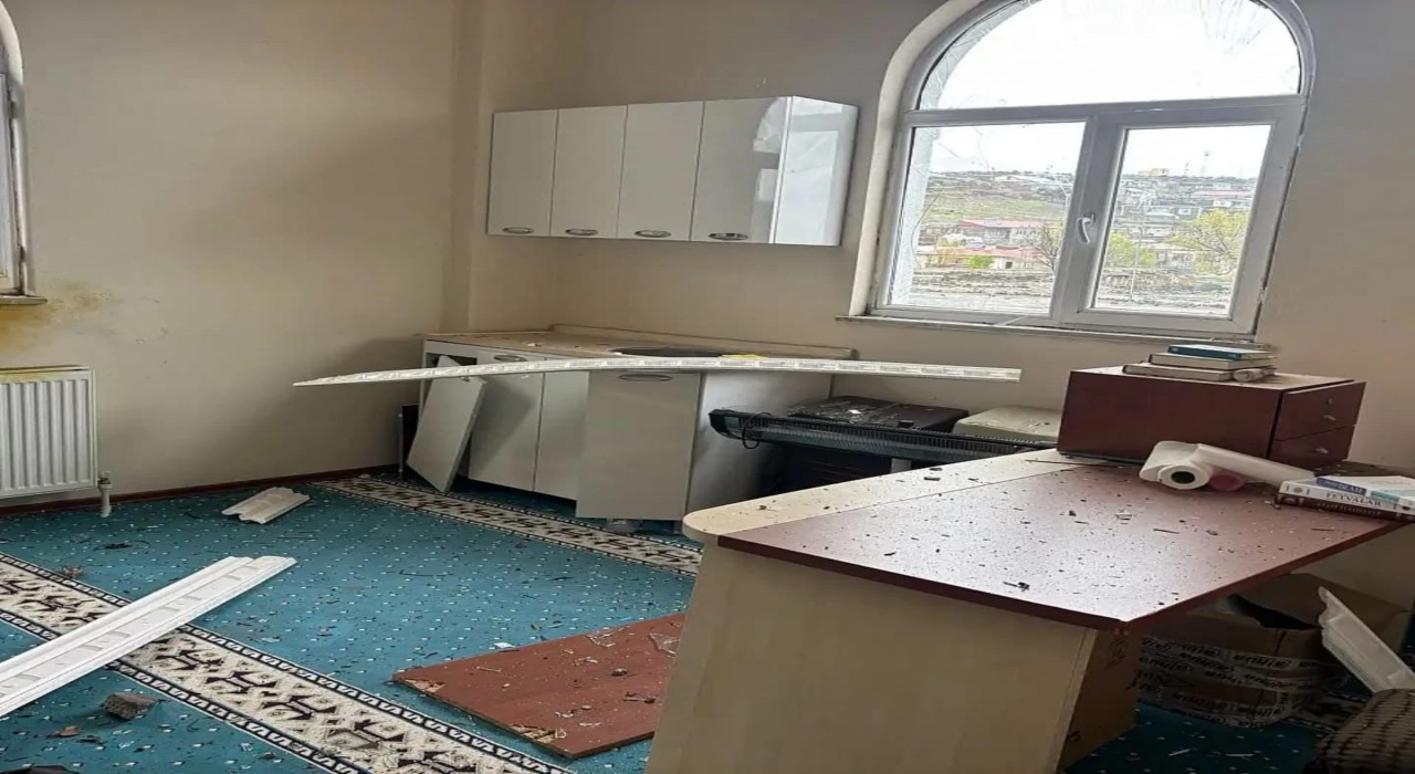 Doğubayazıtta bir camiye yıldırım düştü