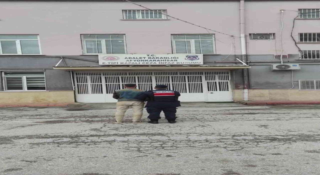 Dolandırıcılık suçundan aranan şahsı jandarma yakaladı