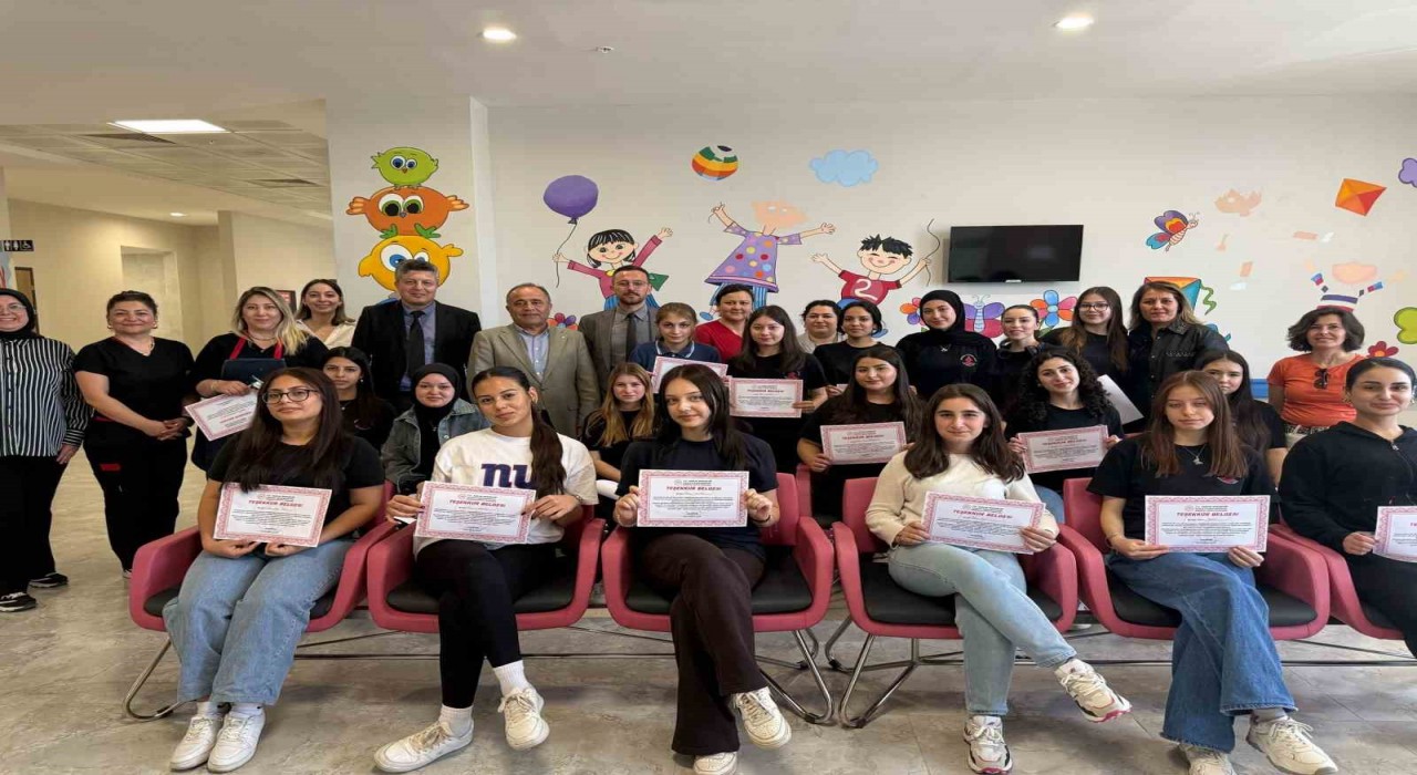 Döşeamlı Devlet Hastanesinde Çocuk Poliklinikleri sanatla renklendi