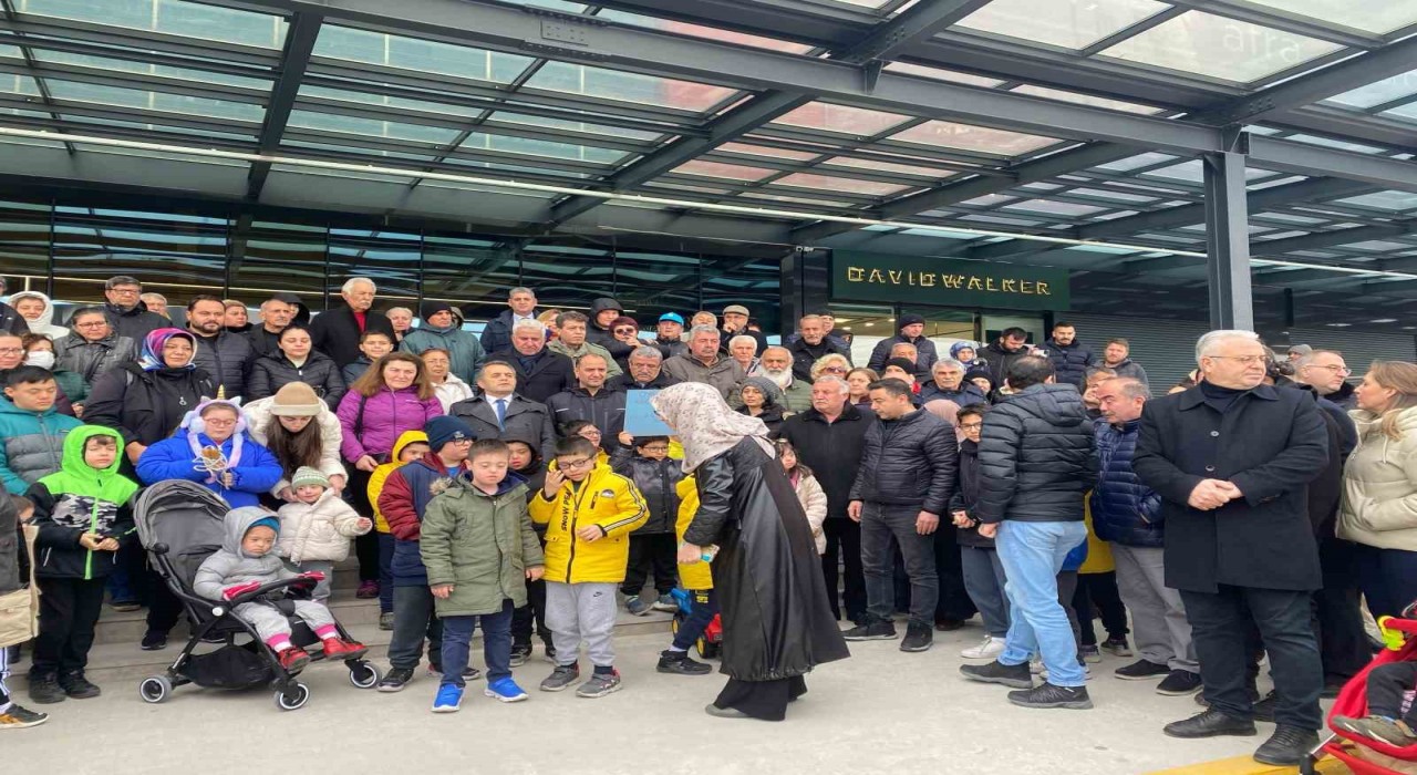Down sendromlu çocuğun oyun alanına alınmadığı Gimsa AVM protesto edildi