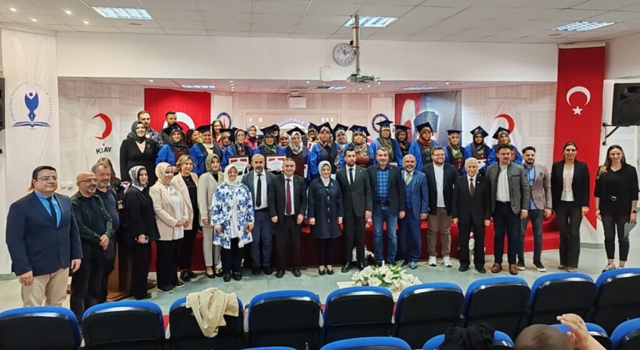 DPÜde Kadın Üniversitesi mezuniyet coşkusu