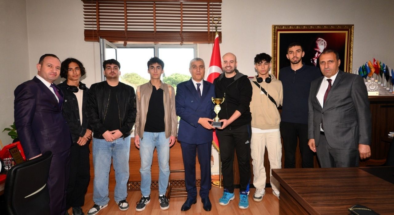 Dumansız Hava Sahası Turnuvası Şampiyonu Osmaniye MEM Takımı Oldu