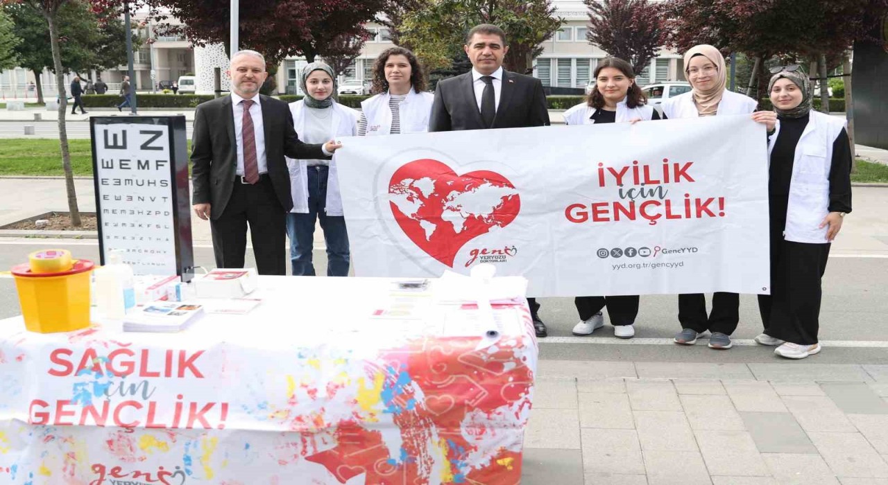 Düzcede sağlıkçılar sokağa indi