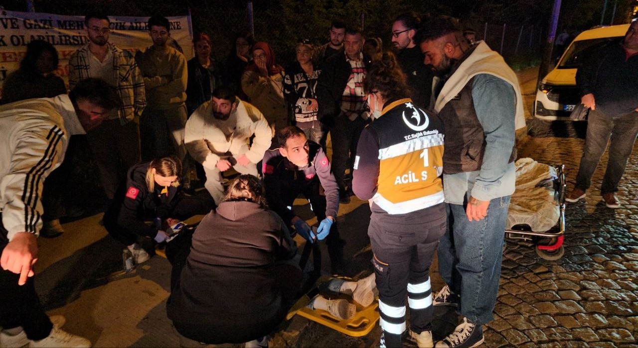 Edirnede 2 otomobil çarpıştı, ortalık savaş alanına döndü: 4 yaralı