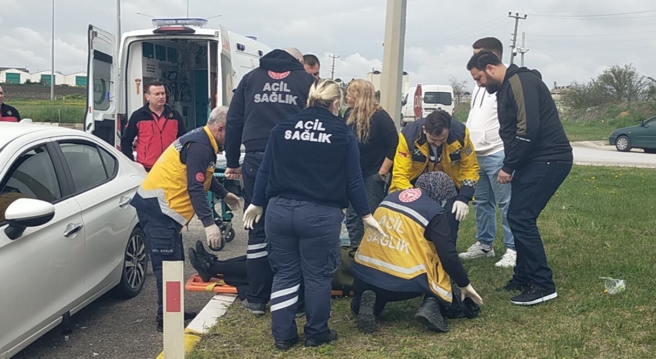 Edirnede iki otomobil çarpıştı: 2 yaralı