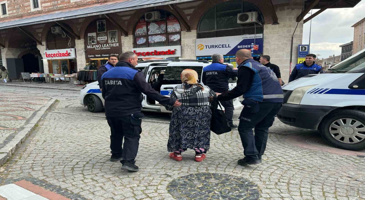 Edirnede zabıtadan dilencilere ve işgallere operasyon