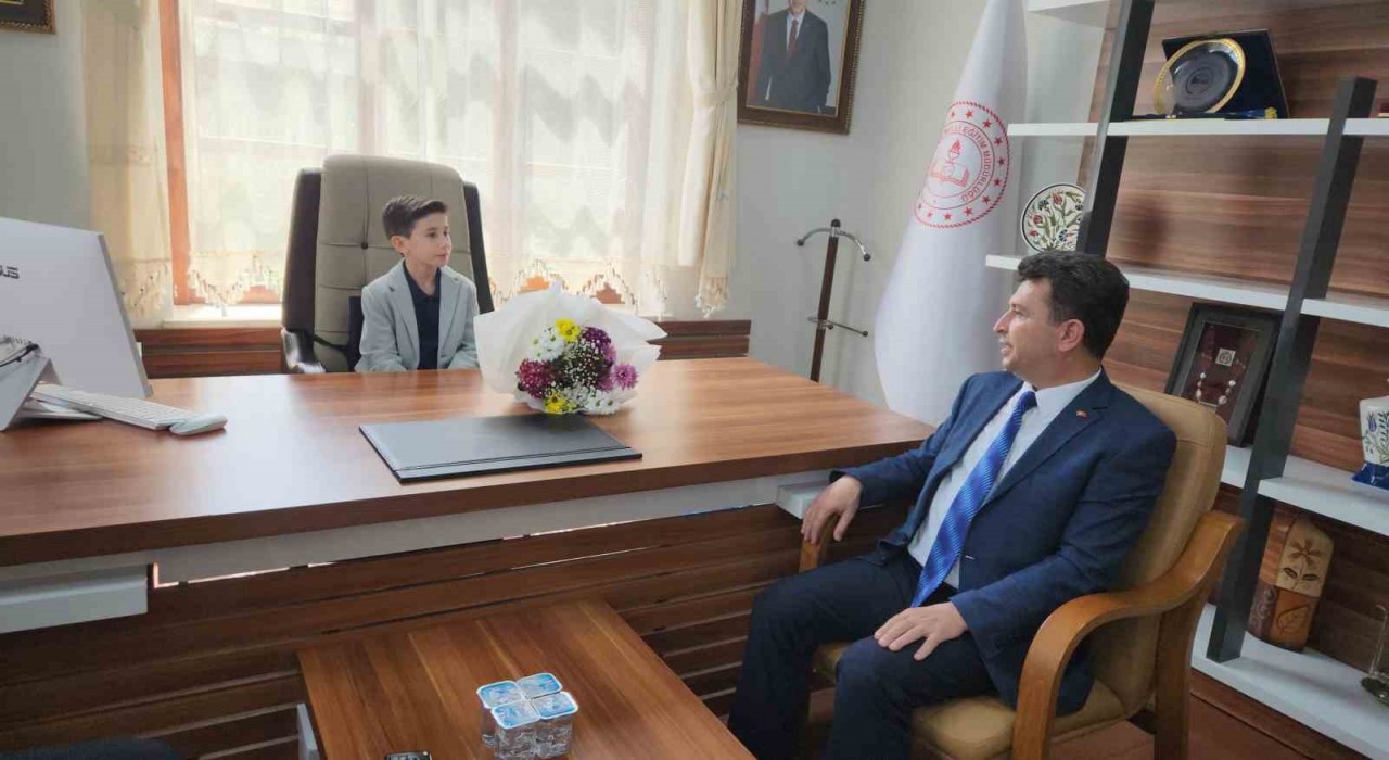 Edremitte beklenen müdür koltuğuna oturdu