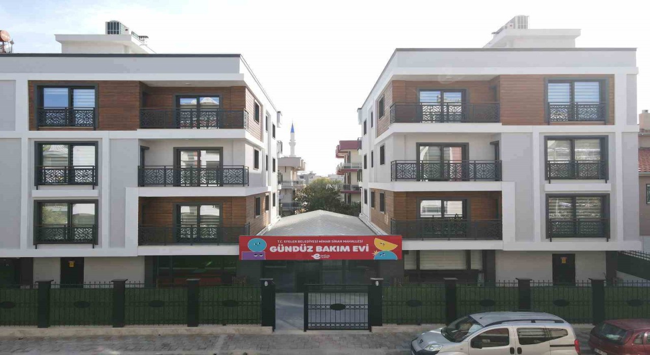 Efeler Belediyesi Gündüz Bakımevinde 3 yaşındaki çocuğun eşyalarının kapıya bırakıldığı iddiası