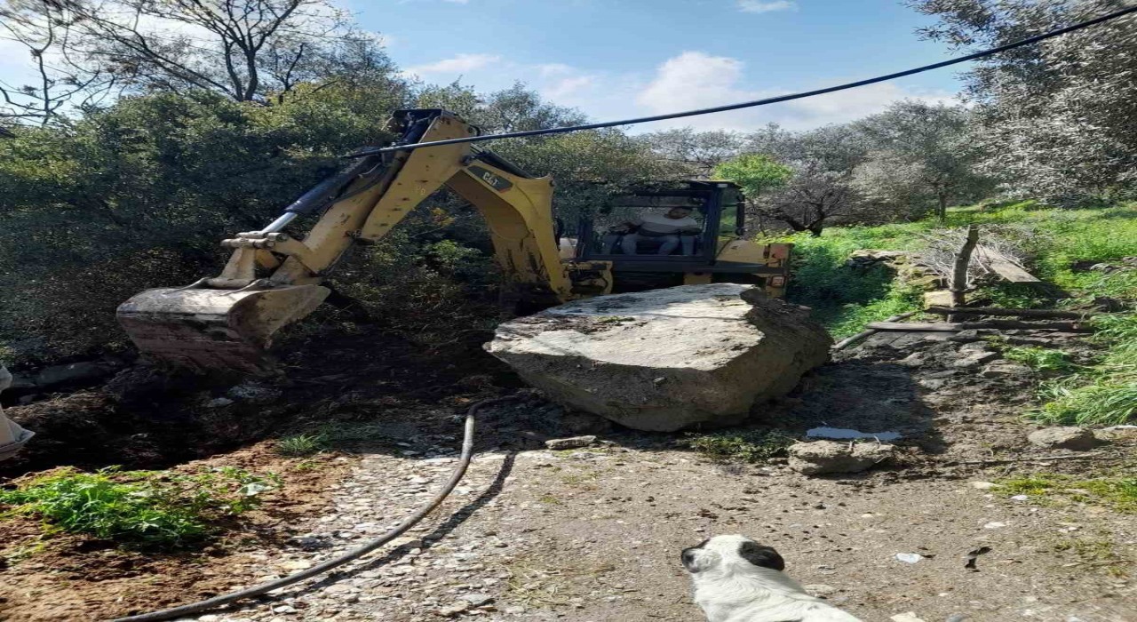Efelerde kapanan yola hızlı müdahale