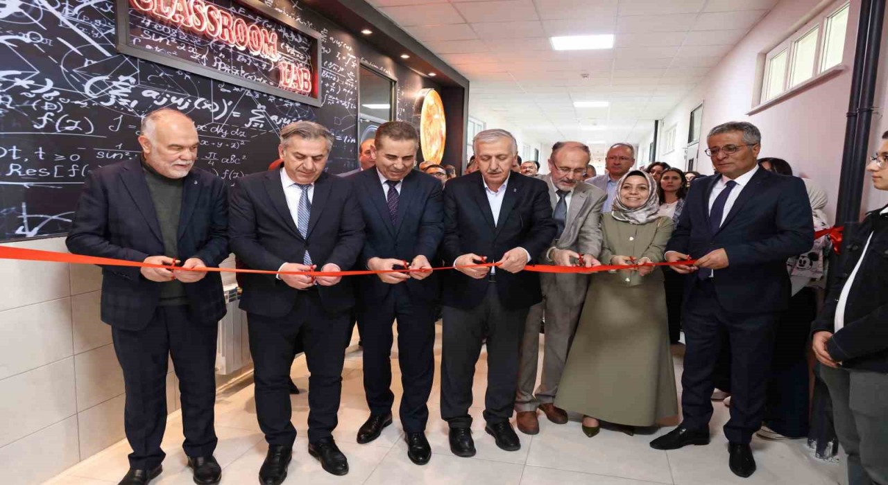 Eğitime sanayici dokunuşu: Meram Fen Lisesine Teknoloji Laboratuvarı