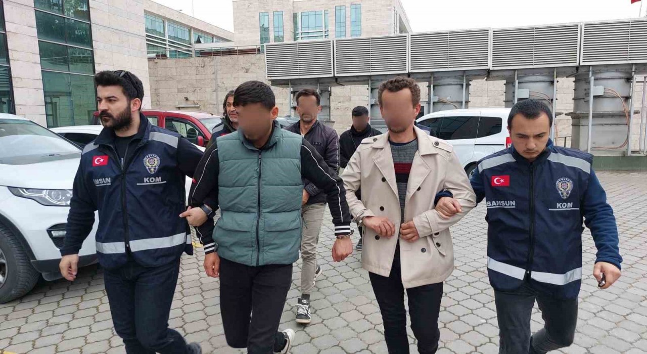 Ehliyet sınavına kopya düzeneğiyle giren 3 kardeş yakalandı