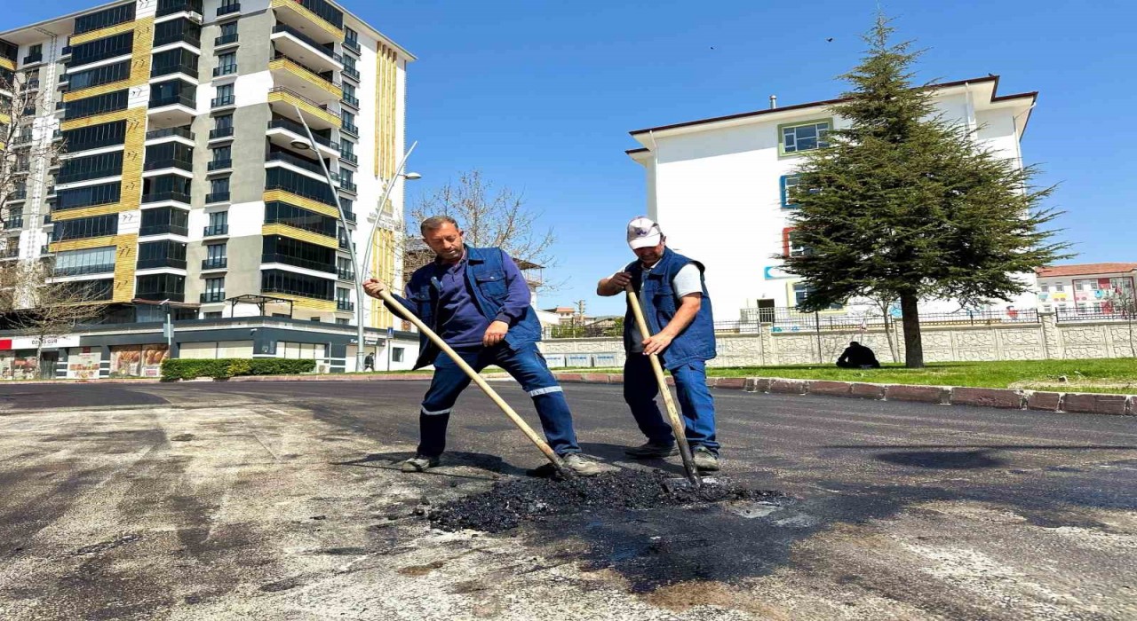 Elazığda asfaltlama çalışmaları sürüyor