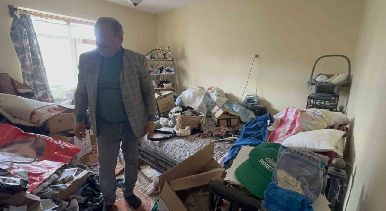 Elazığda çöp ev ihbarı üzerine gidilen adres, 3 dil bilen emekli pilotun çıktı