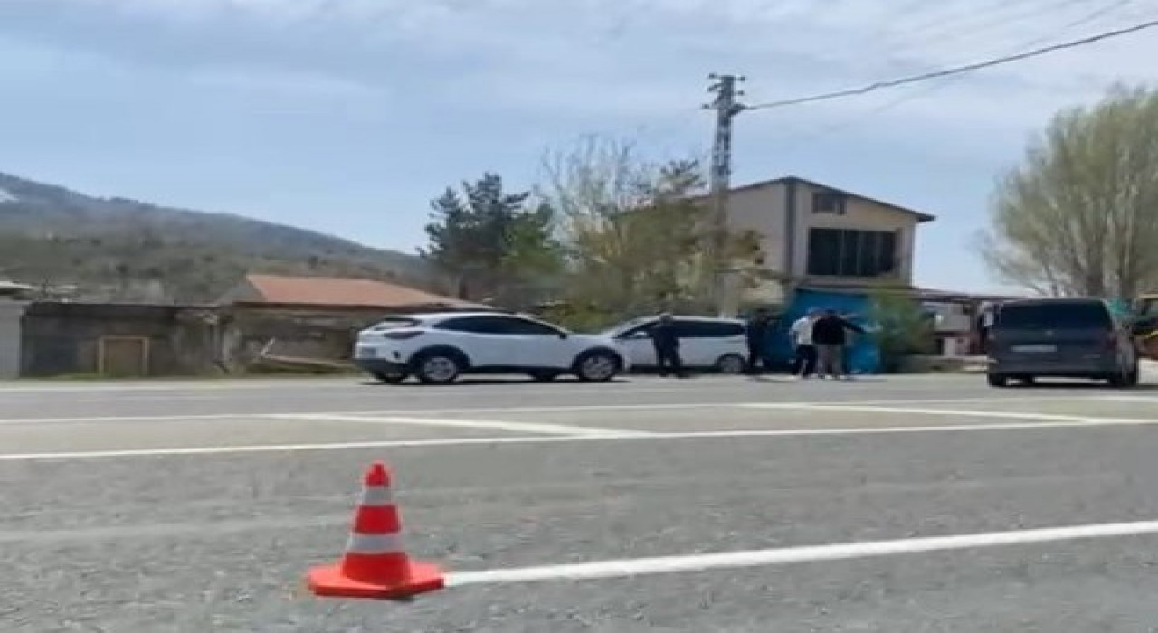 Elazığda iki araç çarpıştı: 4 yaralı