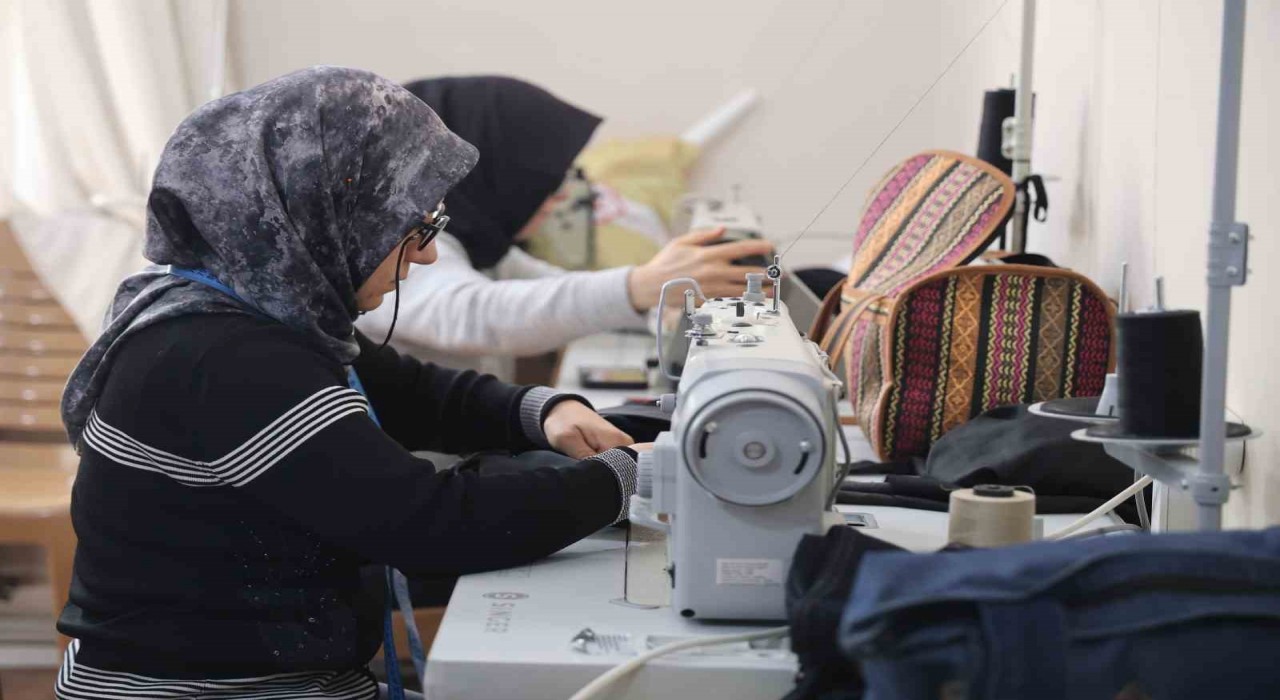 Elazığda kadınlar hayallerinin peşinde ter döküyor
