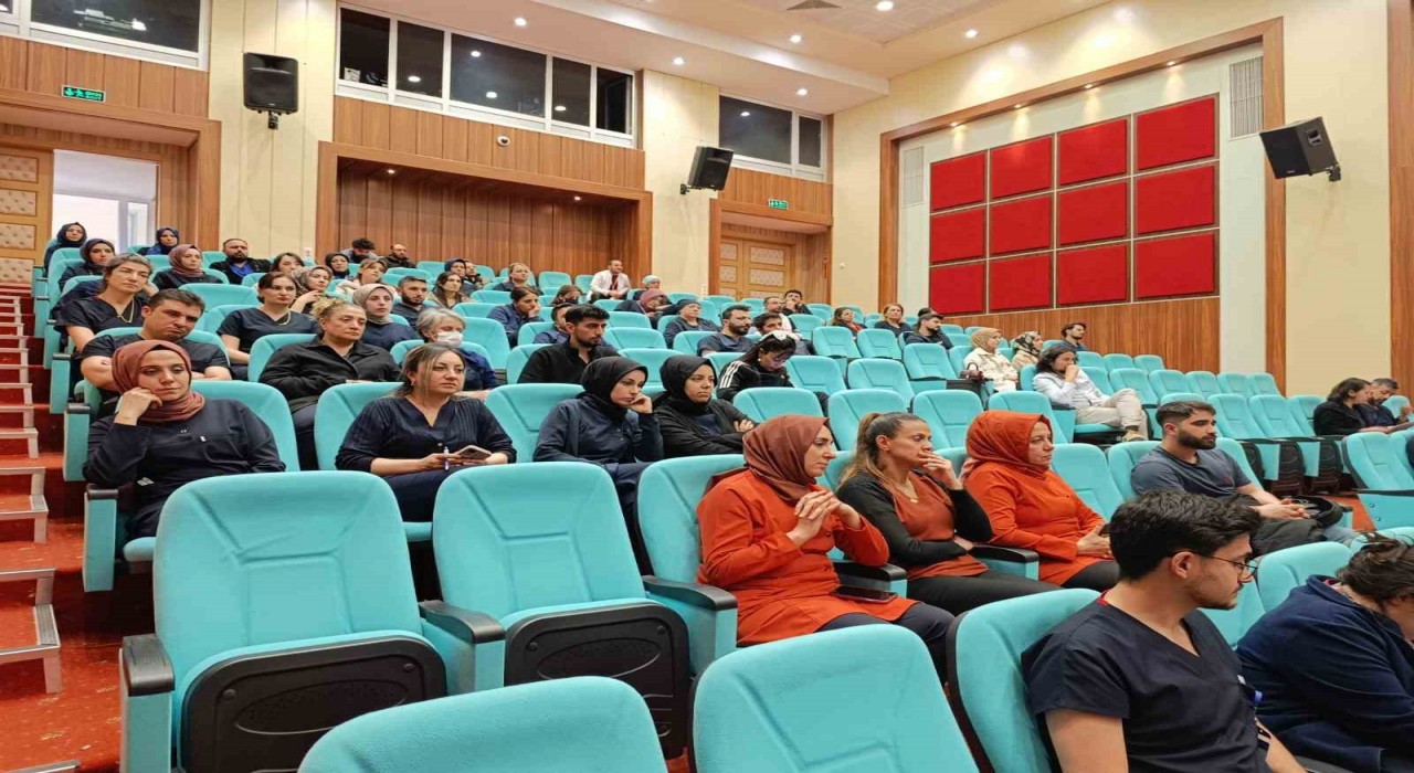 Elazığda sağlık çalışanlarına aşı ve transferleri hakkında bilgi verildi