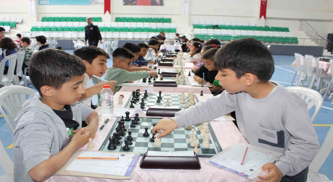 Elazığda satranç turnuvası büyük ilgi gördü
