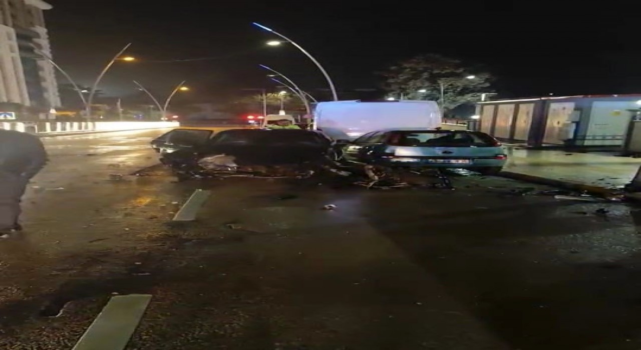 Elazığda ters yöne giren otomobil dehşet saçtı: 4 yaralı
