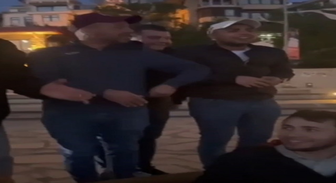 Elazığsporlu taraftarlar Kız Kulesine karşı Kar mı Yağmış Şu Harputun Başına türküsünü söyledi