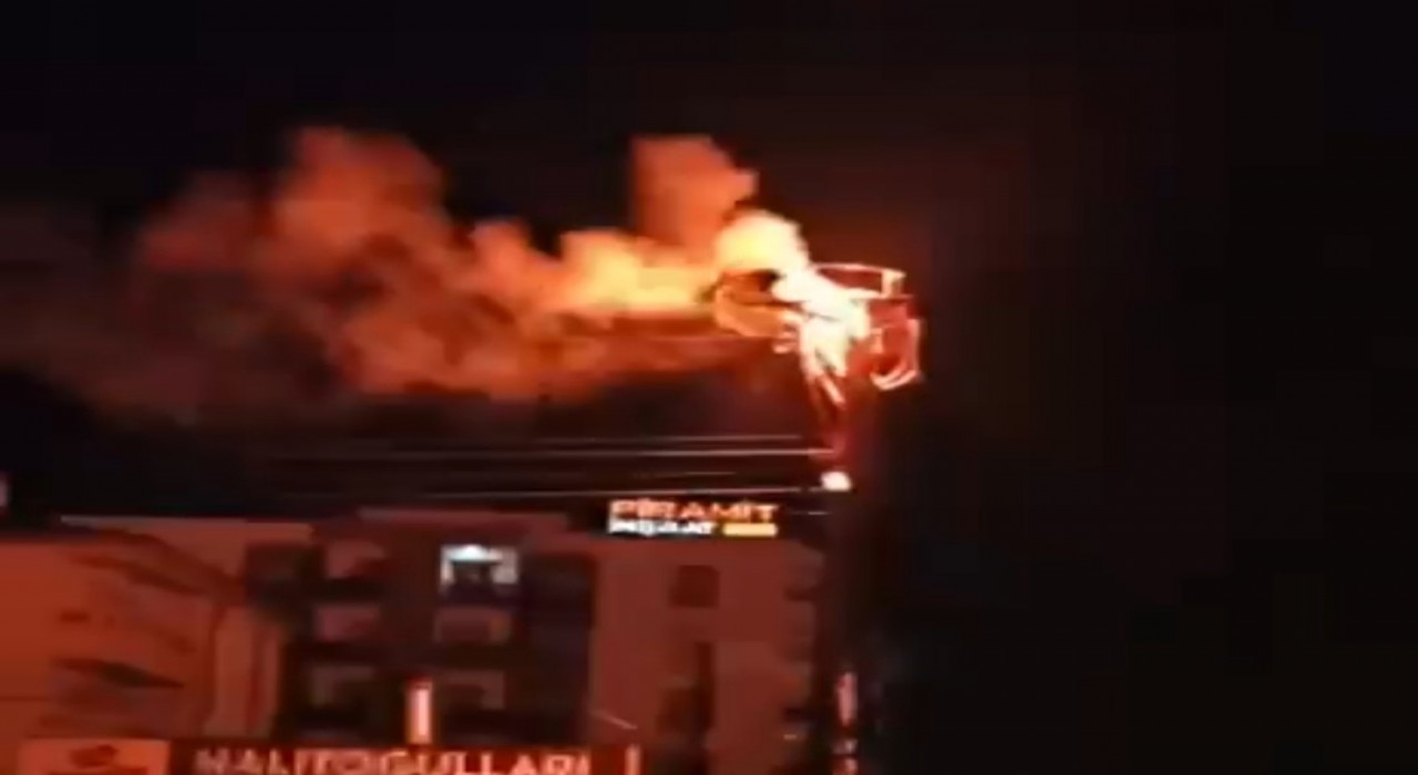 Elektrik trafosu havai fişek gibi patladı