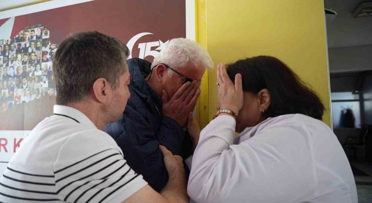 Emekliye ayrılan öğretmene duygusal veda: Gözyaşlarına hakim olamadı