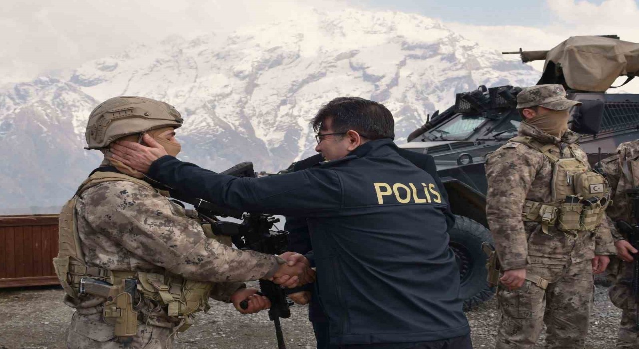 Emniyet Müdürü Yılmaz, görevli polislerin bayramını kutladı