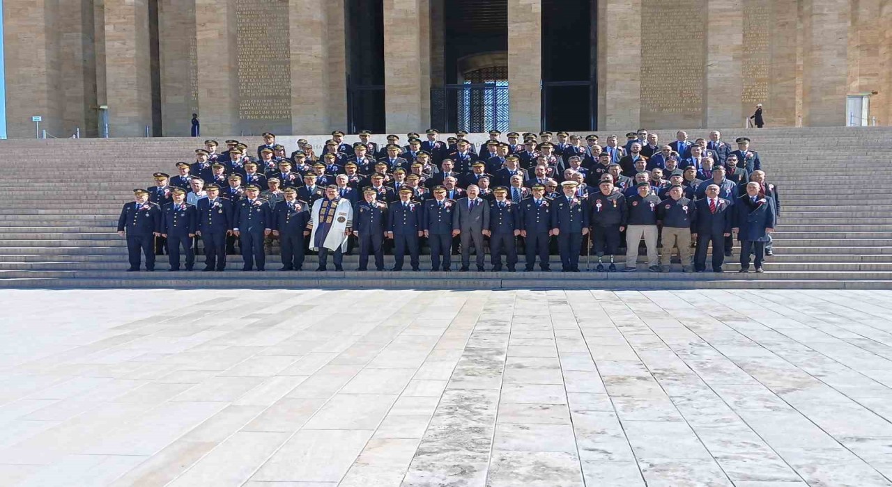 Emniyet Teşkilatı Anıtkabiri ziyareti etti