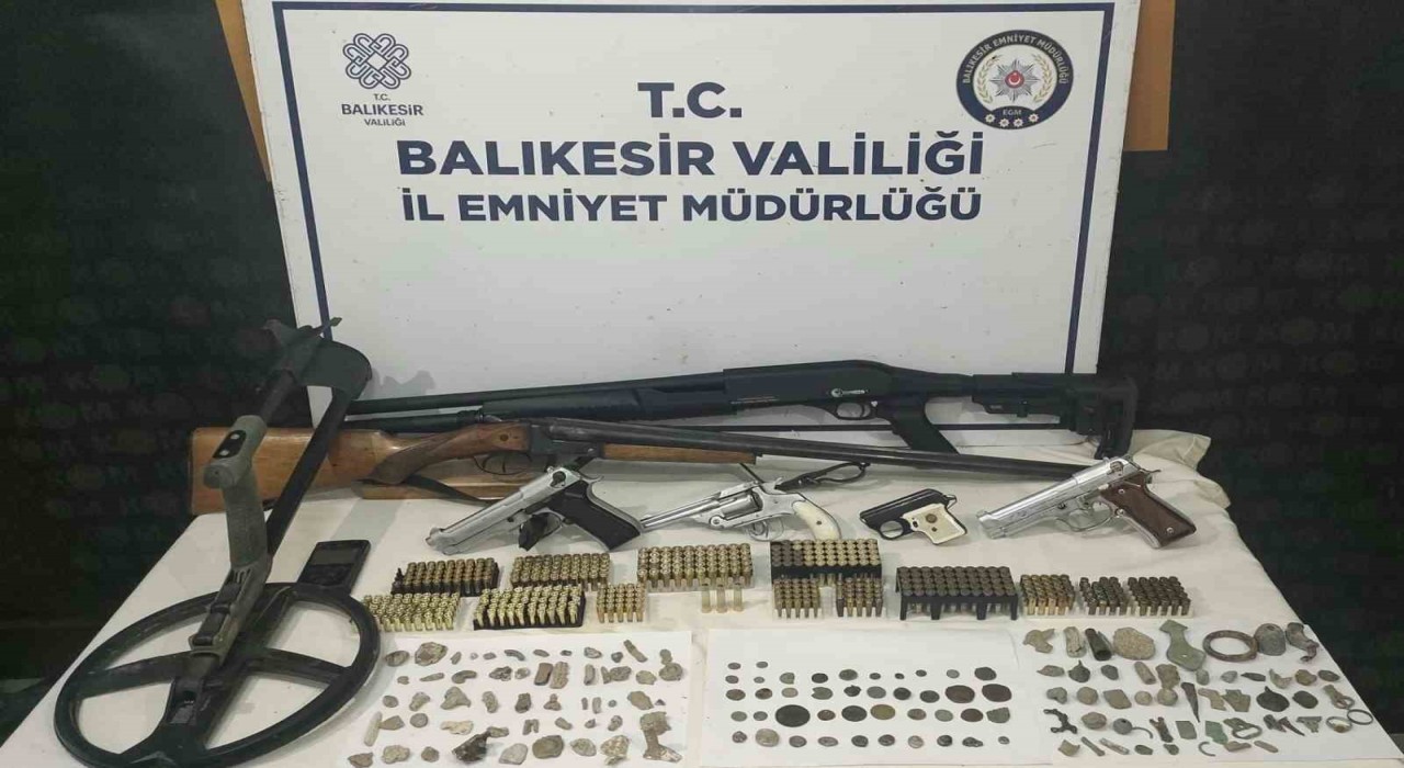 Erdekte ruhsatsız silah ve tarihi eser operasyonu: 1 gözaltı
