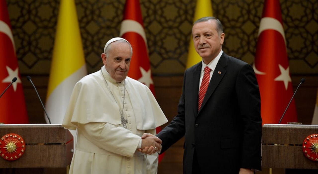 Erdoğan: “Papa, insanlık adına önemli bir duruş sergiledi”