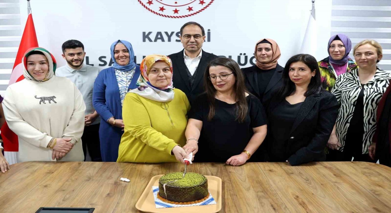 Erşan, Ebeler Haftasını kutladı