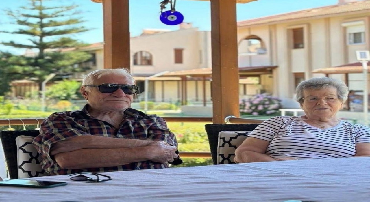 Ersun Yanal annesinden 1 hafta sonra babasını da kaybetti