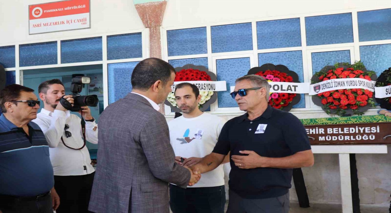 Ersun Yanalın babası son yolculuğuna uğurlandı