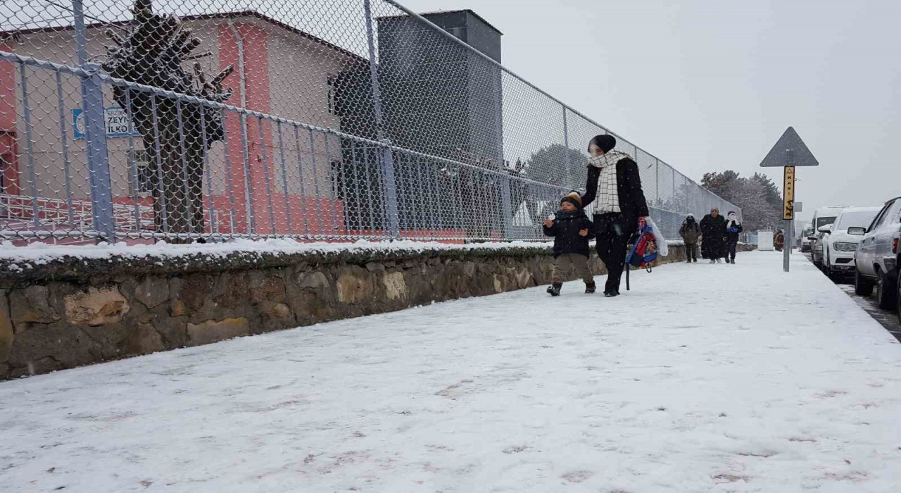 Erzincan ilkbaharda kışı yaşıyor