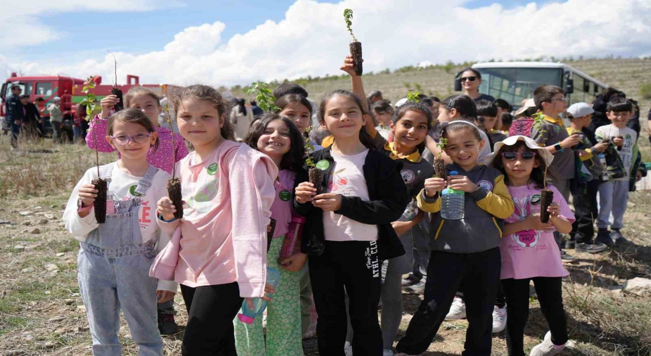 Erzincanda fidan dikme şenliği düzenlendi