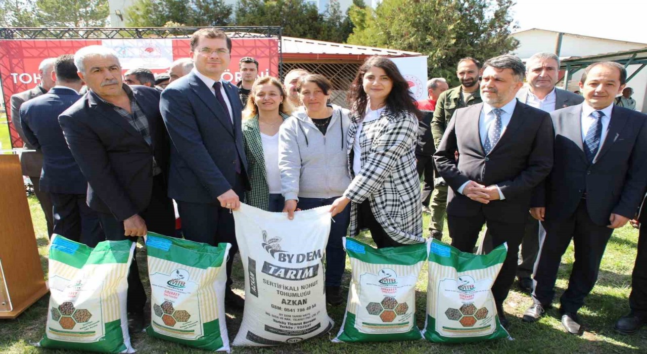 Erzincanda tohum, fide ve fidan dağıtımı yapıldı
