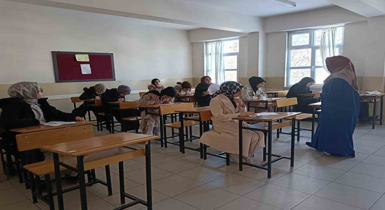 Erzincanda umre ödüllü bilgi yarışması düzenlendi
