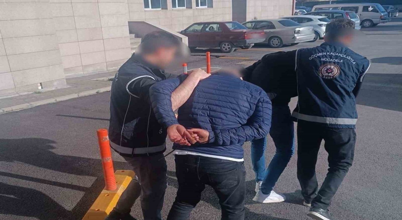 Erzincanda yabancı uyruklu 5 kaçak göçmen yakalandı