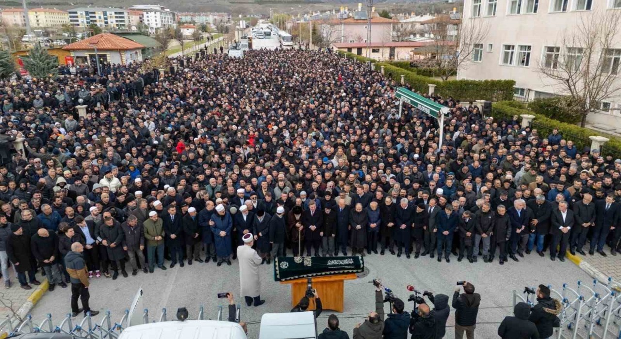 Erzincanın manevi önderlerinden Hüseyin Avni Reyhan son yolculuğuna uğurlandı