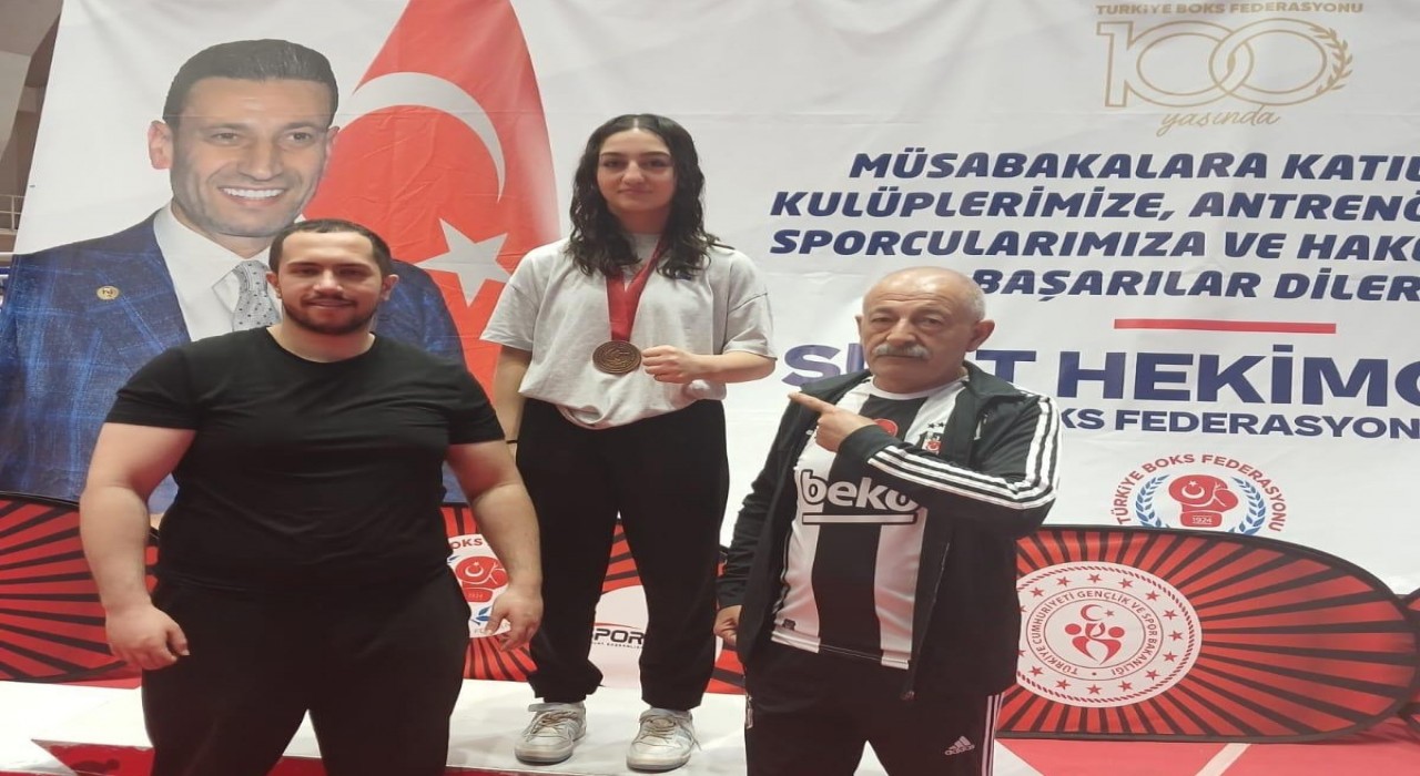 Erzincanlı sporcu Türkiye Boks Şampiyonasında Türkiye üçüncüsü oldu