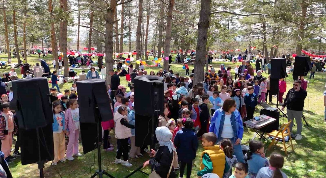 Erzurumda 23 Nisan coşkusu piknikle taçlandı